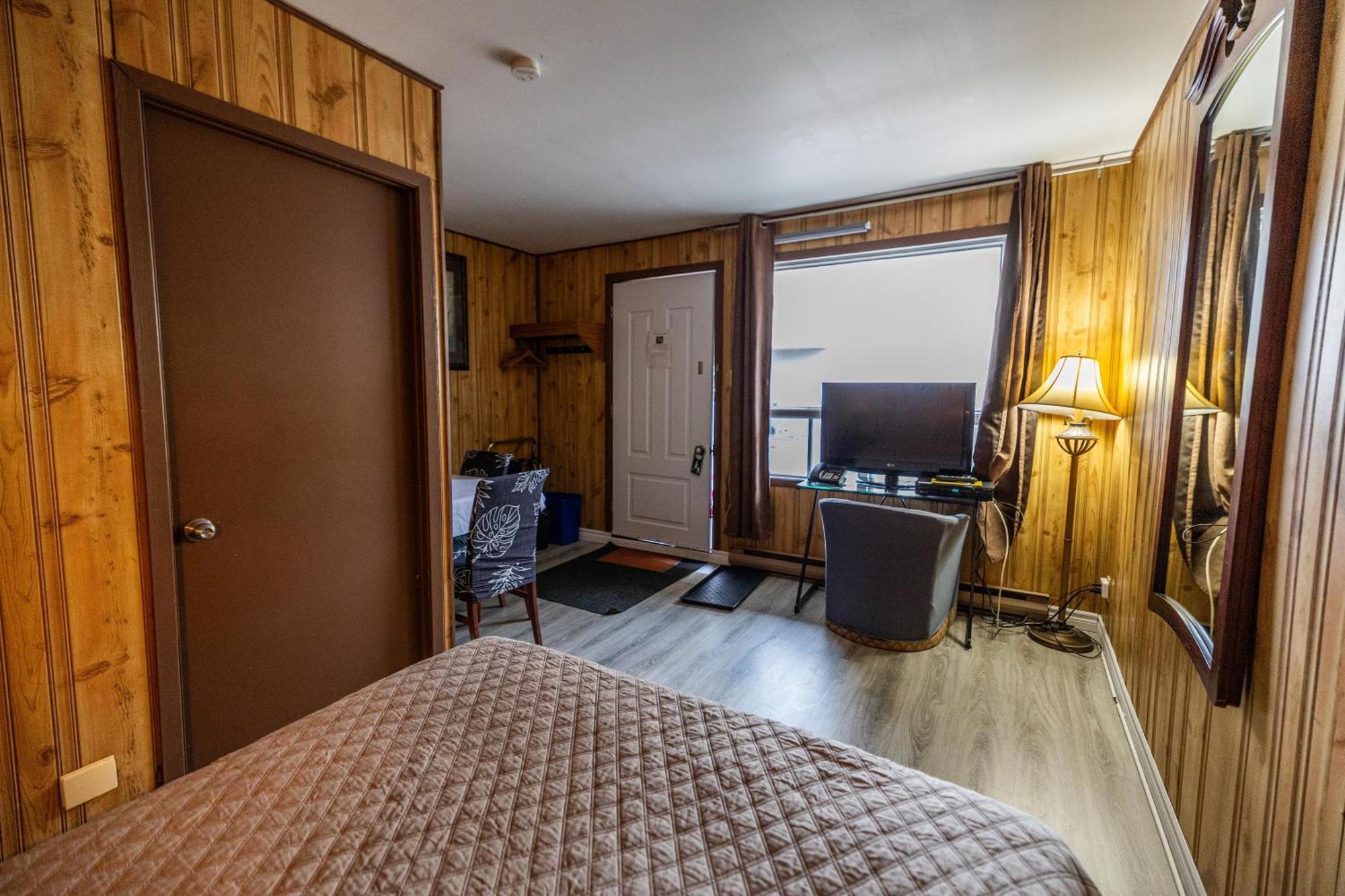 Motel Deblois Sainte-Anne-de-Beaupré Esterno foto