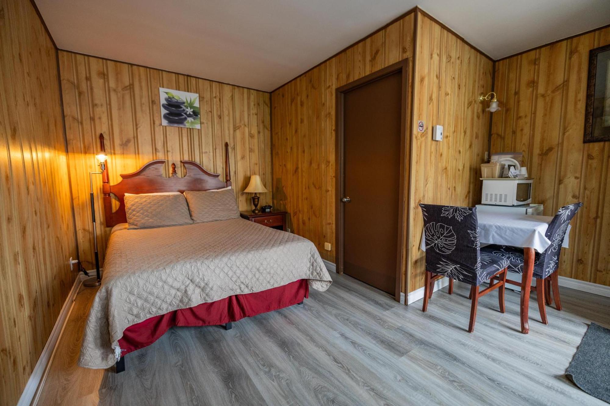 Motel Deblois Sainte-Anne-de-Beaupré Esterno foto