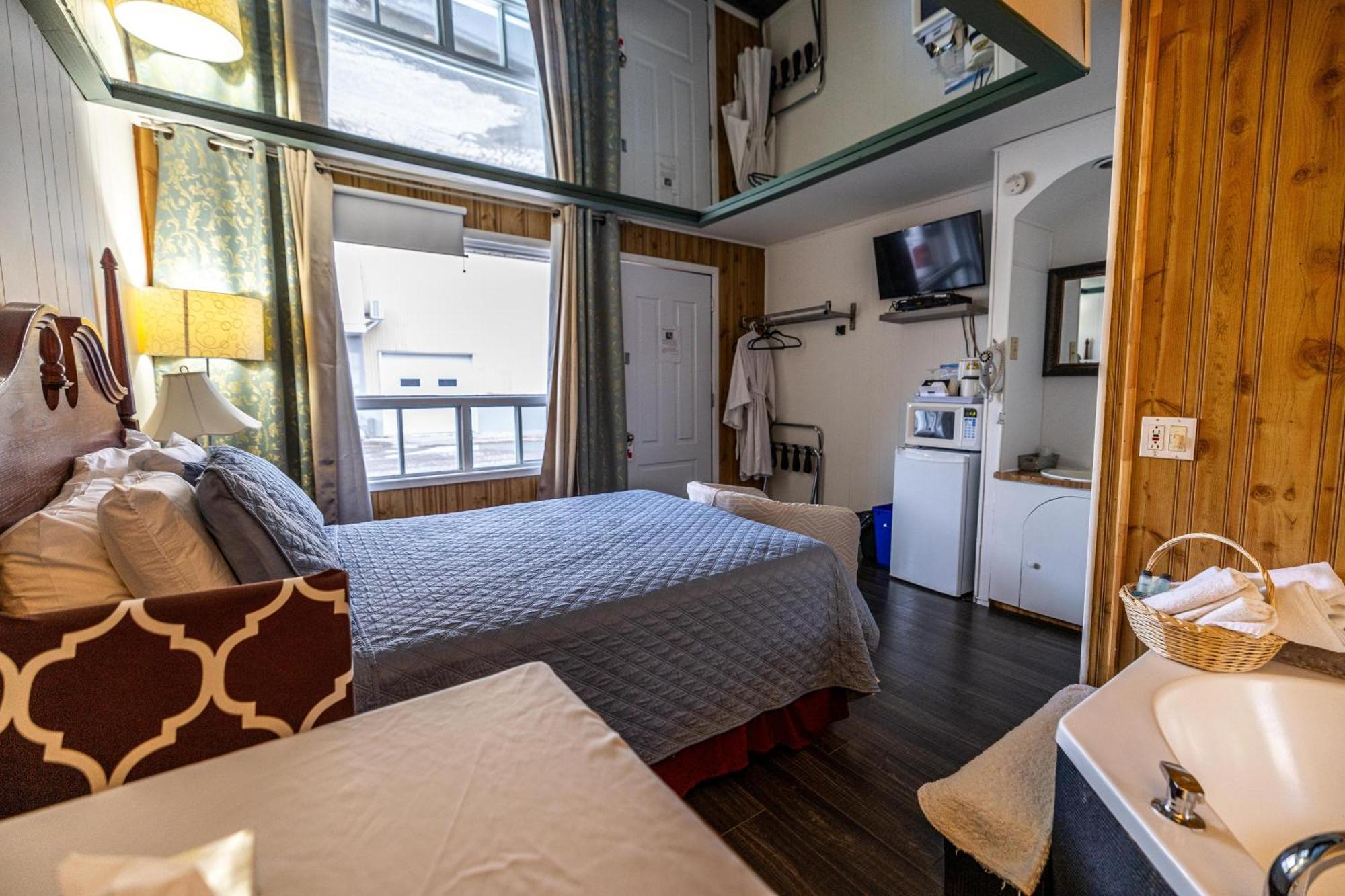 Motel Deblois Sainte-Anne-de-Beaupré Esterno foto
