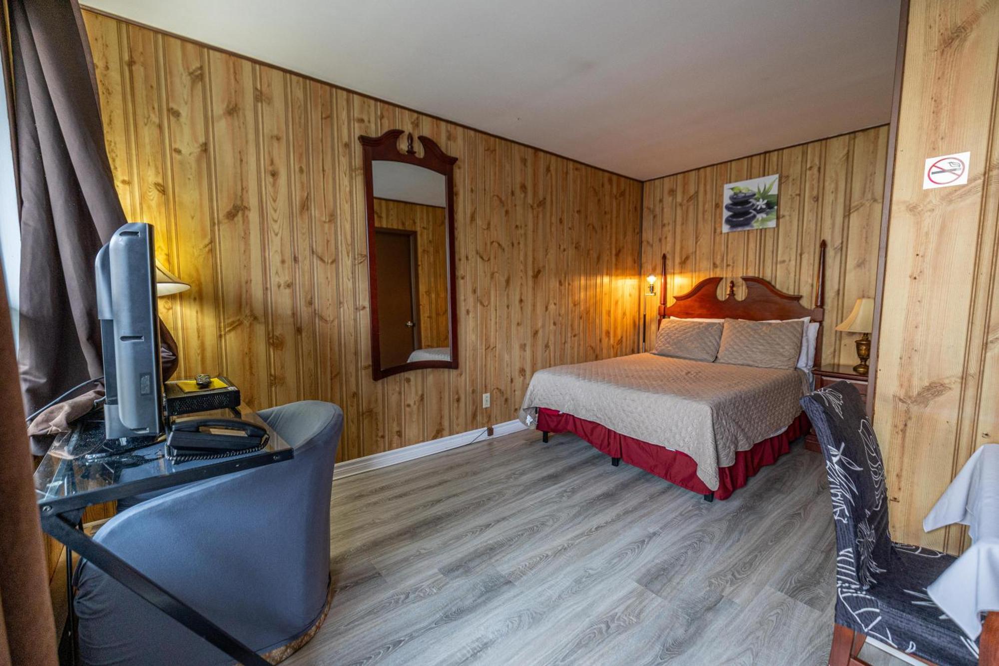 Motel Deblois Sainte-Anne-de-Beaupré Esterno foto