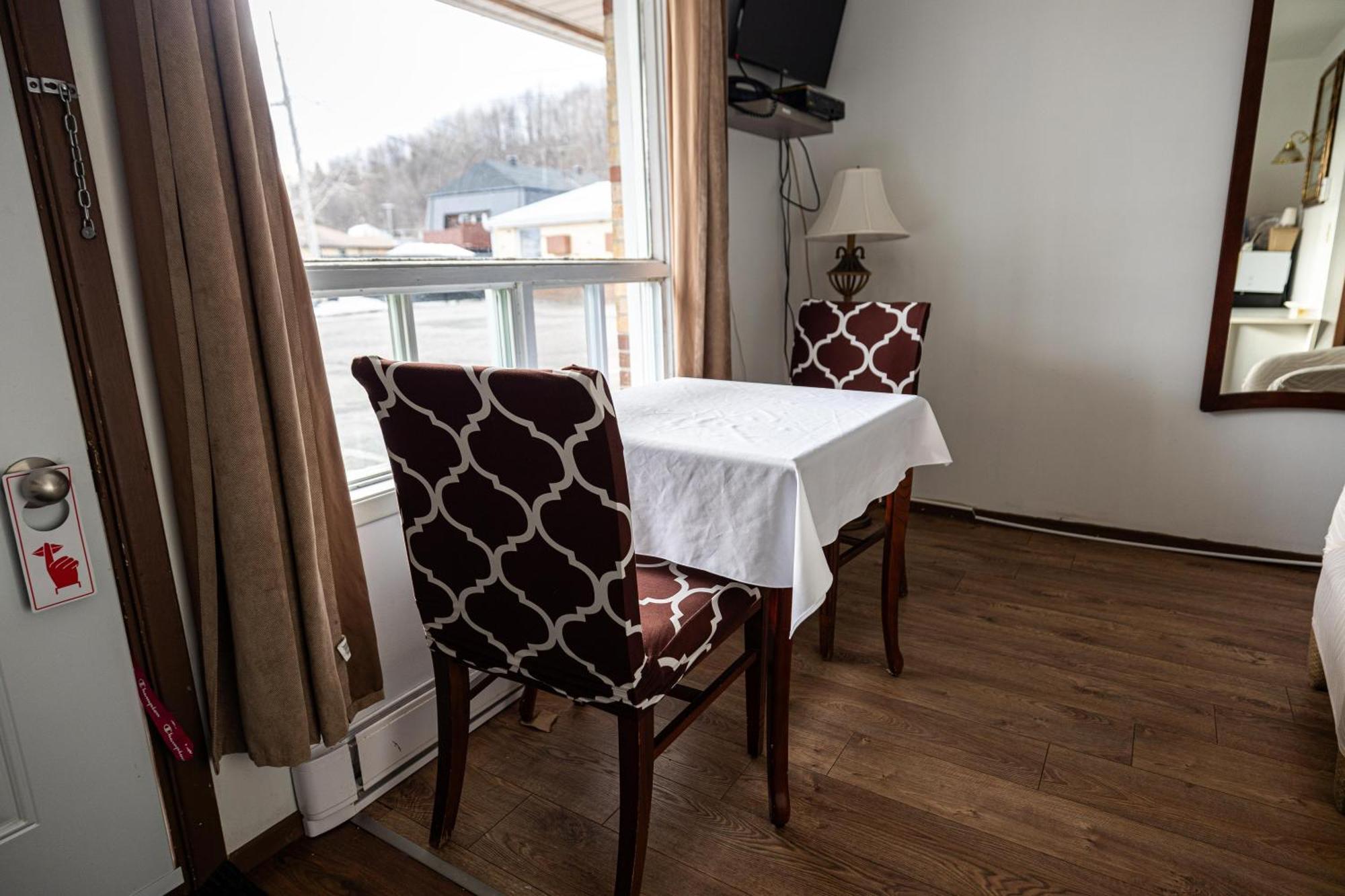Motel Deblois Sainte-Anne-de-Beaupré Esterno foto
